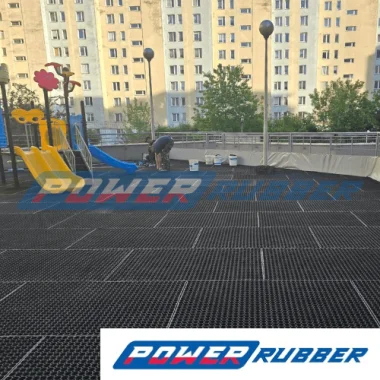 Mata przerostowa na plac zabaw