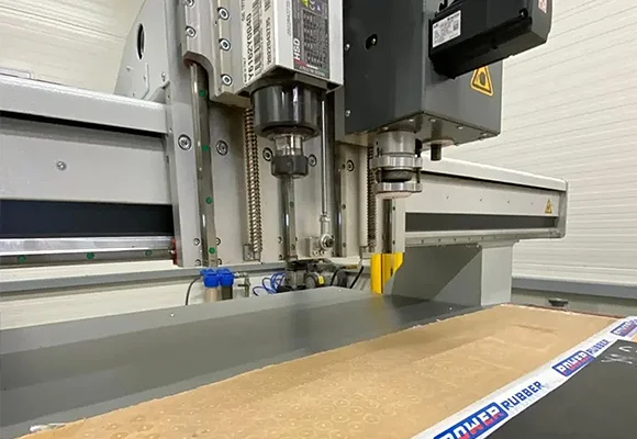 Jak wygląda realizacja zamówień cięcia ploterem CNC?