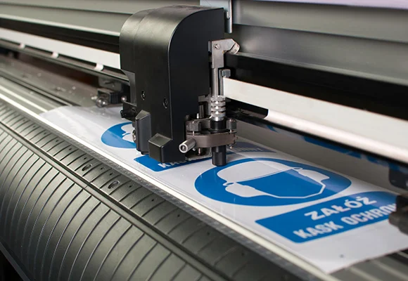 Dlaczego warto zlecić usługi cięcia ploterem CNC w Powerrubber?